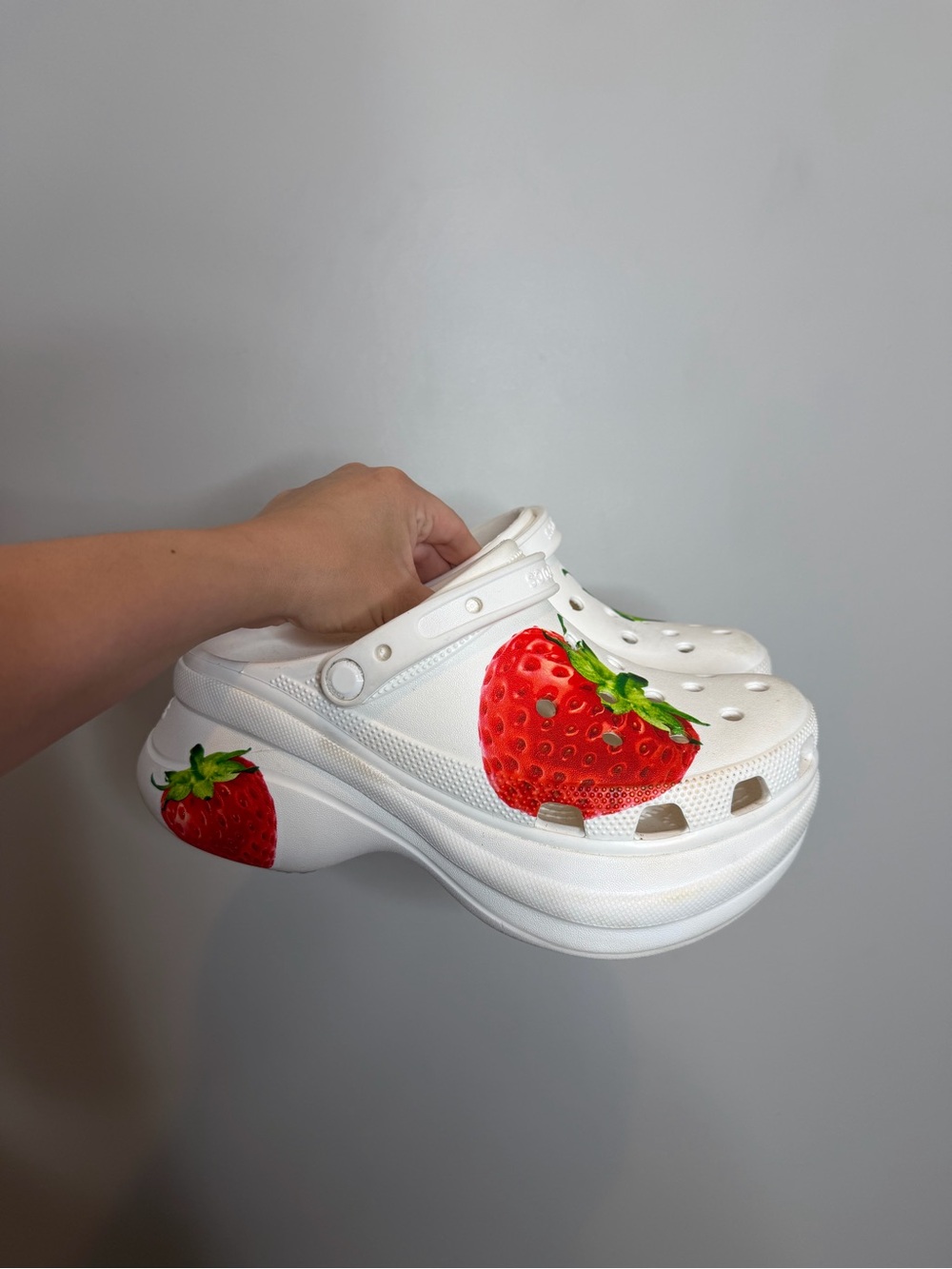 Crocs Bae Clog Strawberry Platform Clogs White Womens 9 Maximalist Fruit Chunky